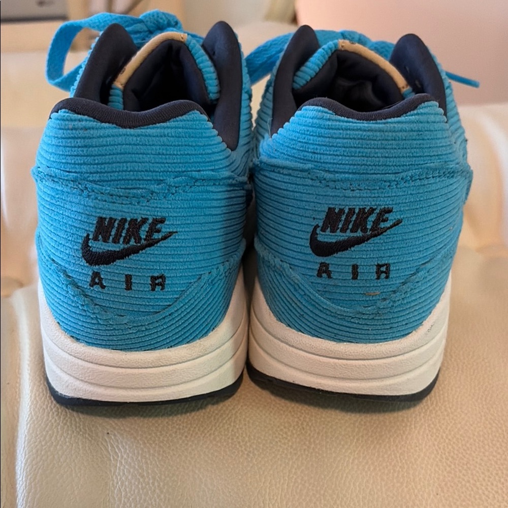 Nike Air Max Blue Sneakers - Picture 2 of 3